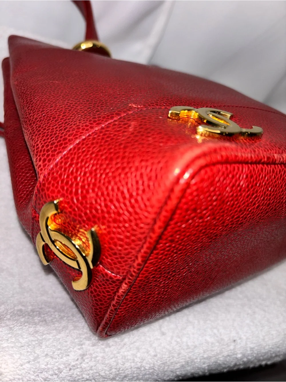 CHANEL Vintage Red Caviar Leather CC Logo Shoulder Bag Tote Gold HW